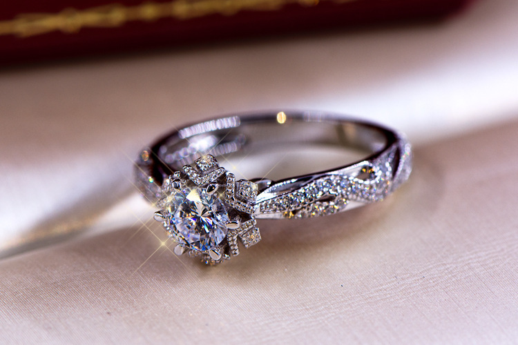 Hollow Flower Star S925 Sterli - огляд і ціна Moissanite Engagement Ring 1 Carat