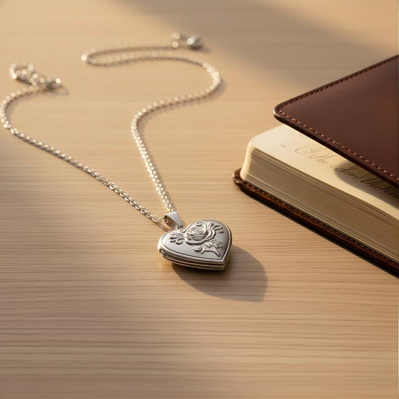 Gothic Vintage Heart Necklace  - огляд і ціна Heart Locket Necklace Photo
